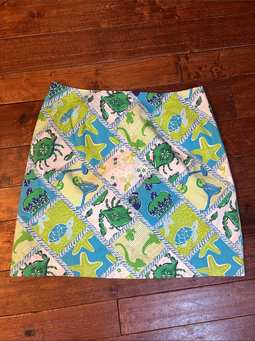 Lilly Pulitzer Vimtage Starboard collection skirt. Crabs, Starfish. Size 12